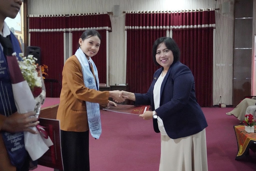Dari Tempursari Menembus Batas: Rimba Kurniawati Raih Predikat Mahasiswa Terbaik PGSD Sekaligus Terbaik Fakultas di FIP Unikama